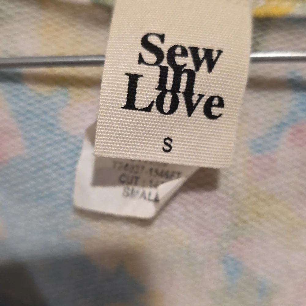 (J32) Zine Clothing Floral Short Sleeve Top - Pink and Blue Sz S - Picture 3 of 5